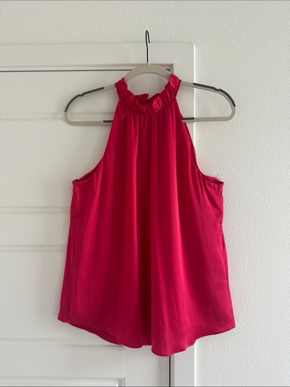 NWOT White House Black Market Ruffled Halter Camisole - Fuchsia Size 8.